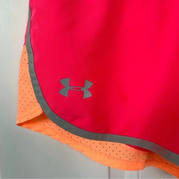•Under Armour• Girl’s Lightweight Athletic Shorts - Size Large - Picture 3 of 6